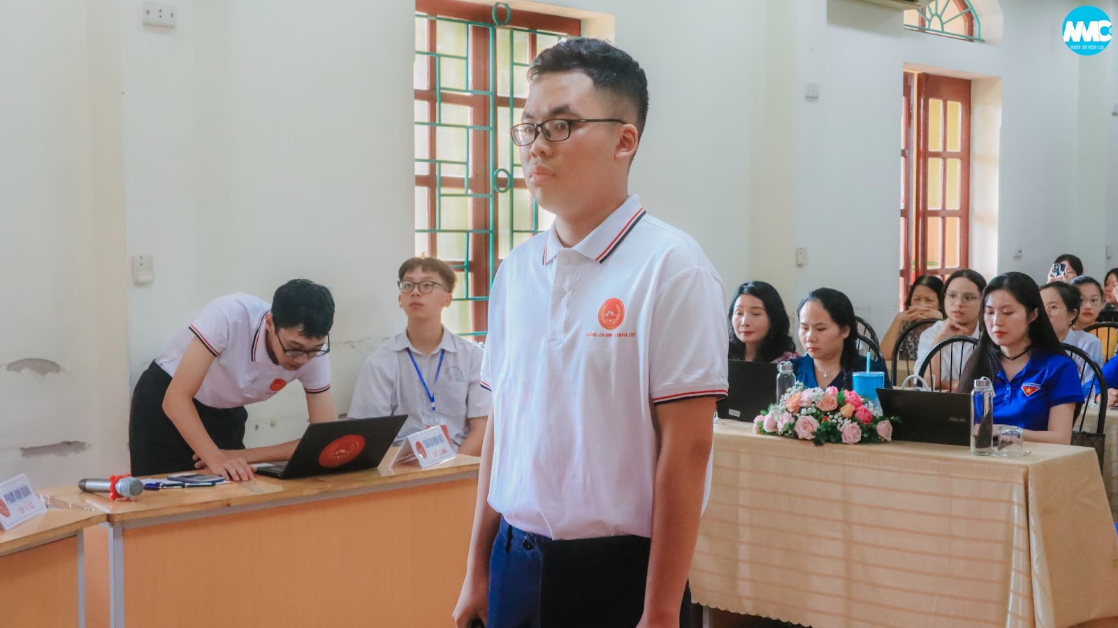 Nhấn để phóng to